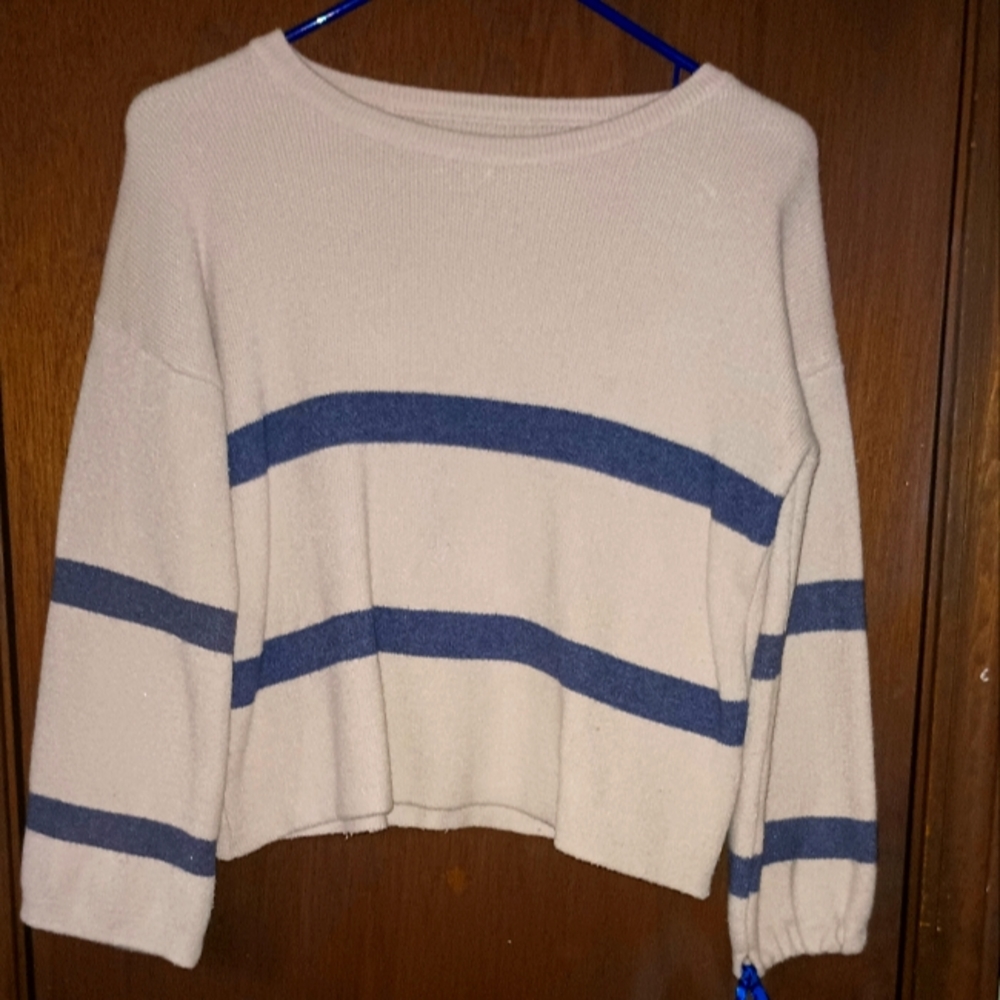 Crop long sleeve top